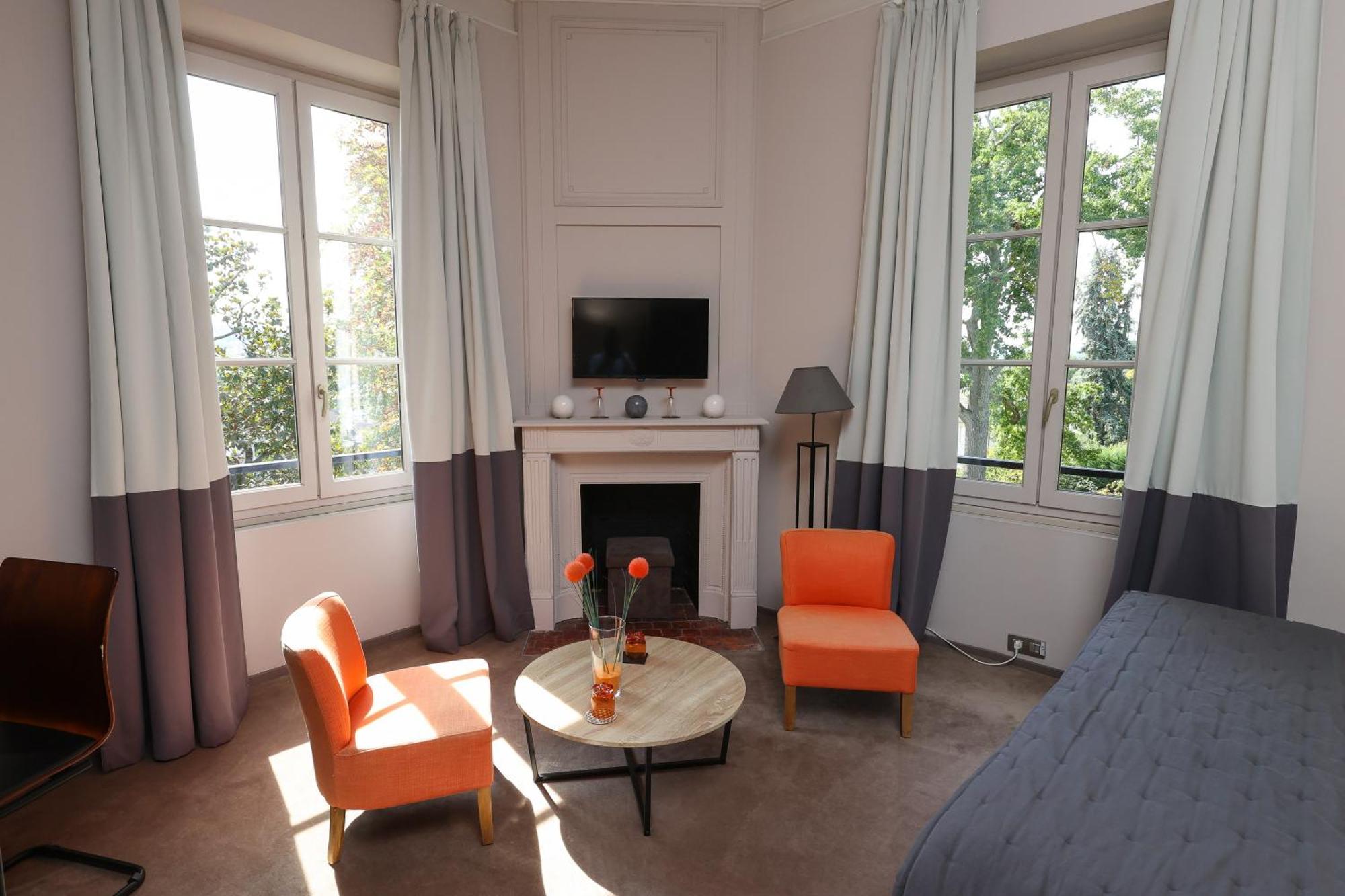 Hotel Chateau De Lacan 브리브라가야르드 외부 사진