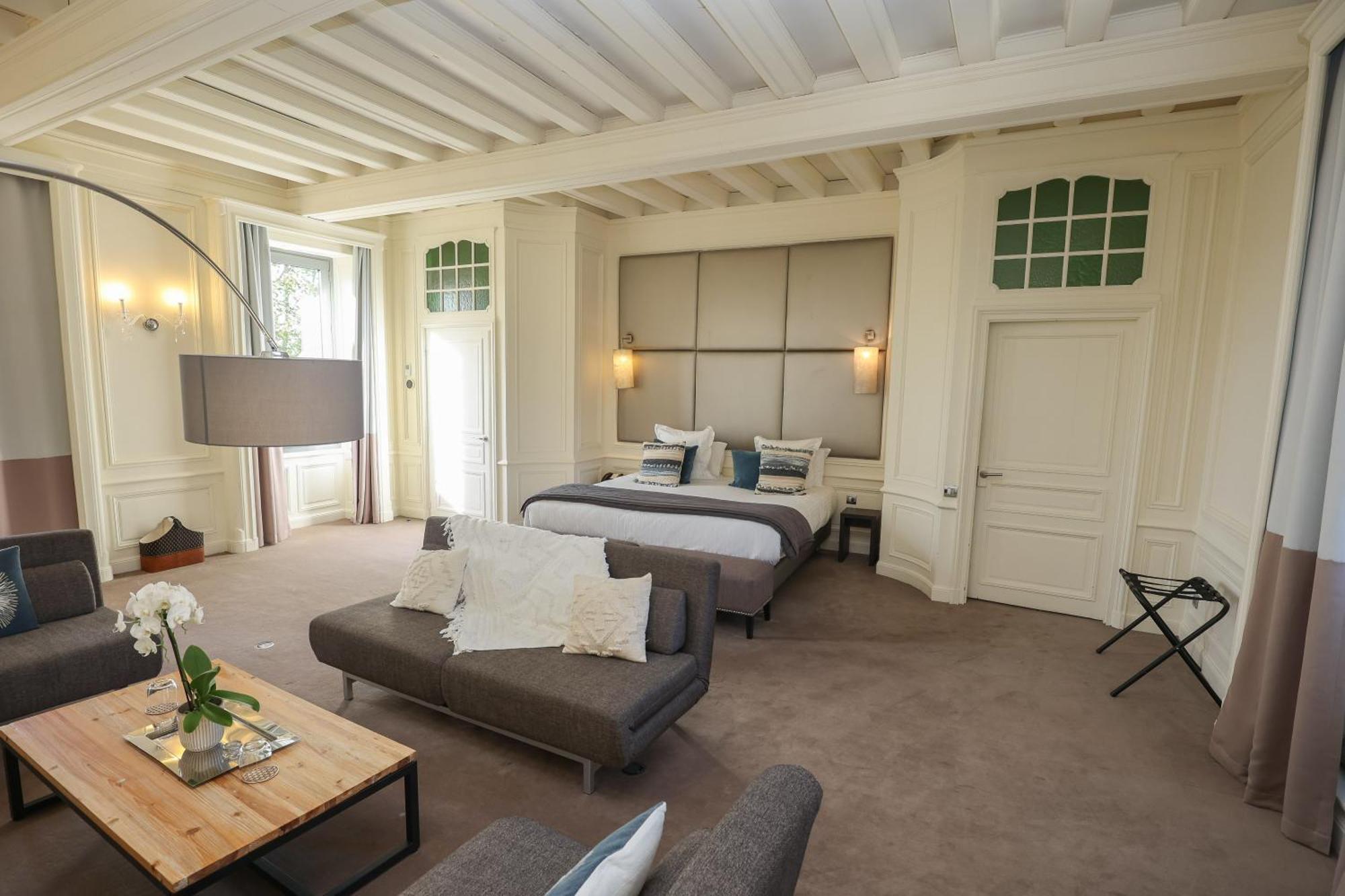 Hotel Chateau De Lacan 브리브라가야르드 외부 사진