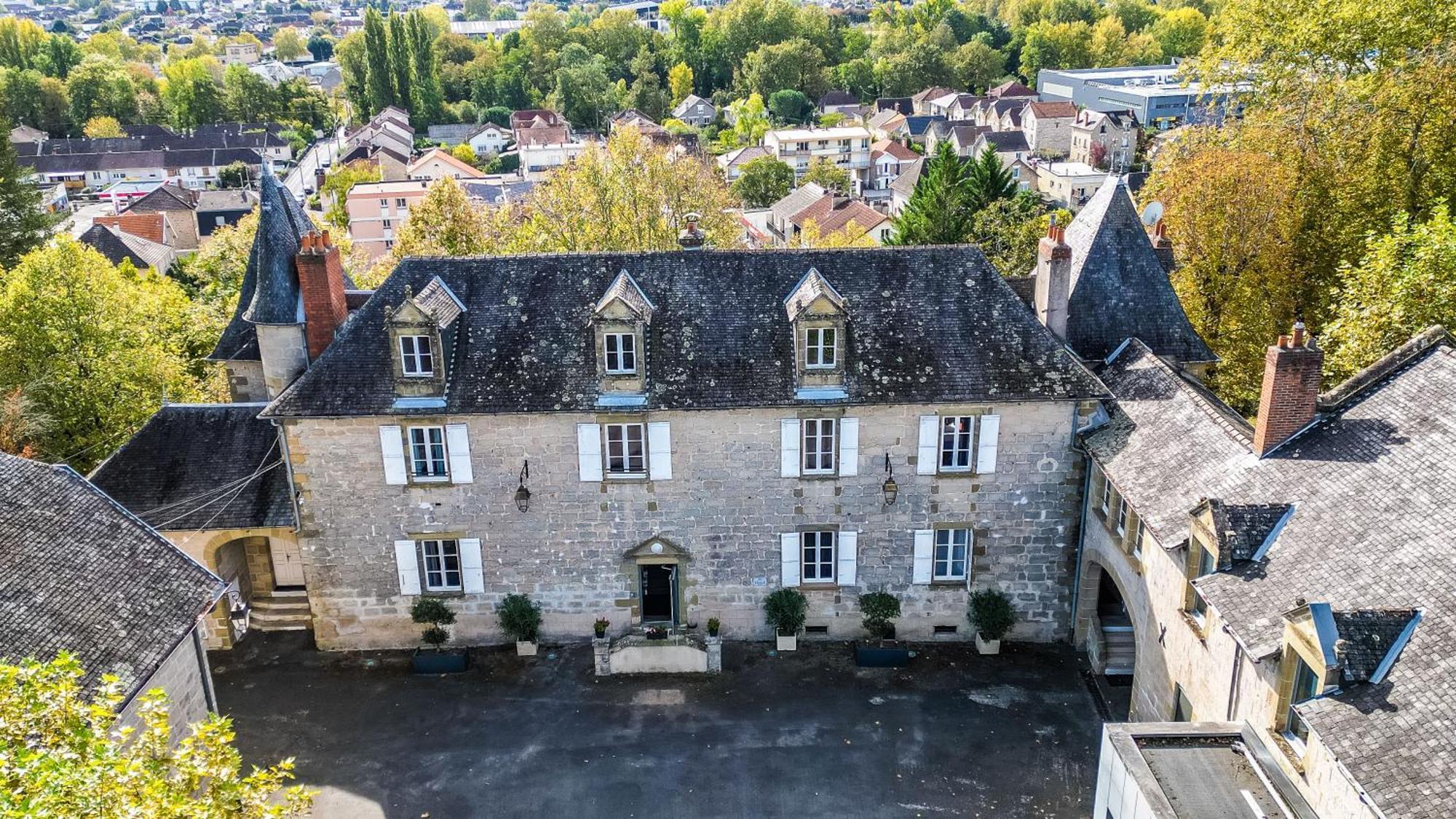 Hotel Chateau De Lacan 브리브라가야르드 외부 사진
