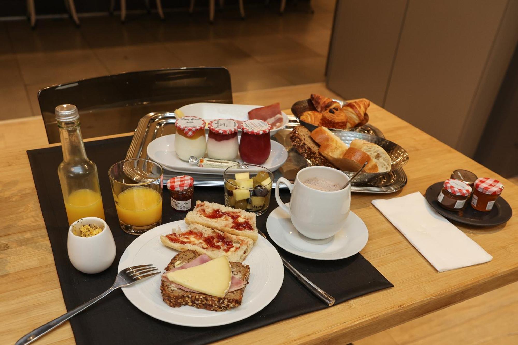 Hotel Chateau De Lacan 브리브라가야르드 외부 사진